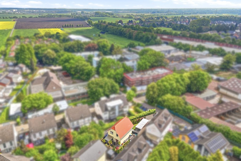 Gütelhöfer Immobilien - Immobilienangebot - Frechen - Alle - Freistehendes Einfamilienhaus mit Einbauküche, Carport und idealem Grundriss für die junge Familie