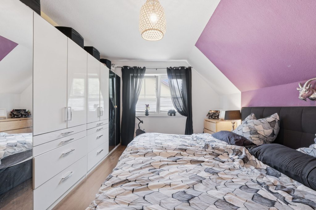 Gütelhöfer Immobilien - Immobilienangebot - Frechen - Alle - Freistehendes Einfamilienhaus mit Einbauküche, Carport und idealem Grundriss für die junge Familie