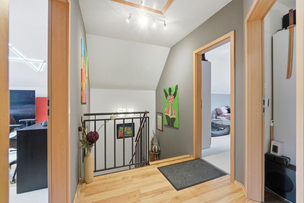 Gütelhöfer Immobilien - Immobilienangebot - Frechen - Alle - Freistehendes Einfamilienhaus mit Einbauküche, Carport und idealem Grundriss für die junge Familie