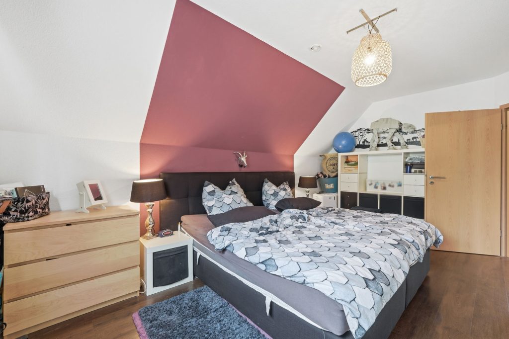 Gütelhöfer Immobilien - Immobilienangebot - Frechen - Alle - Freistehendes Einfamilienhaus mit Einbauküche, Carport und idealem Grundriss für die junge Familie
