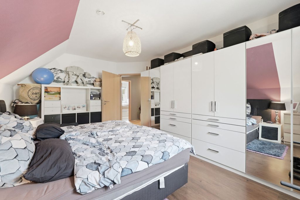 Gütelhöfer Immobilien - Immobilienangebot - Frechen - Alle - Freistehendes Einfamilienhaus mit Einbauküche, Carport und idealem Grundriss für die junge Familie