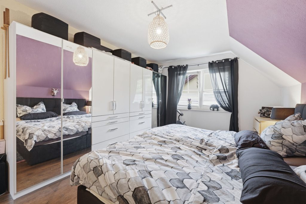 Gütelhöfer Immobilien - Immobilienangebot - Frechen - Alle - Freistehendes Einfamilienhaus mit Einbauküche, Carport und idealem Grundriss für die junge Familie