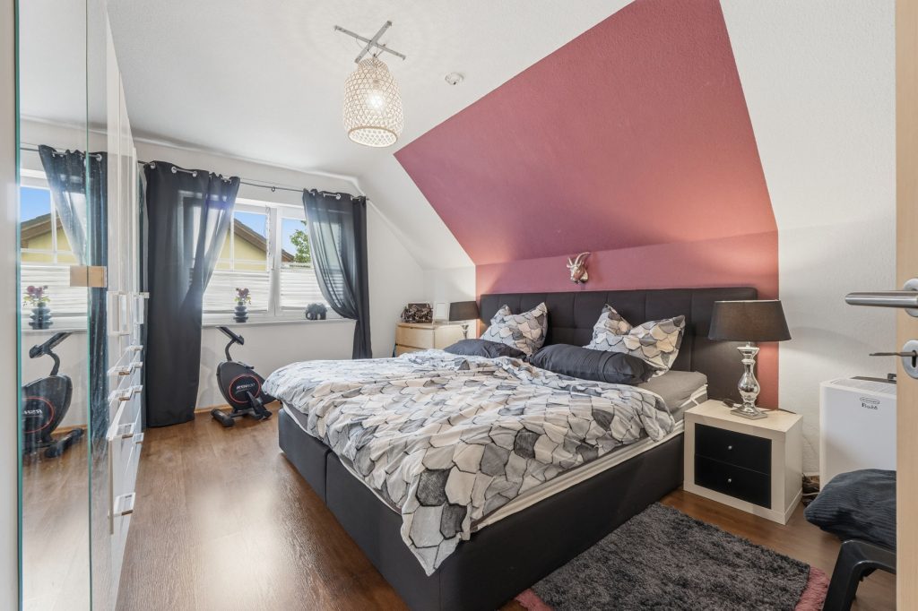 Gütelhöfer Immobilien - Immobilienangebot - Frechen - Alle - Freistehendes Einfamilienhaus mit Einbauküche, Carport und idealem Grundriss für die junge Familie