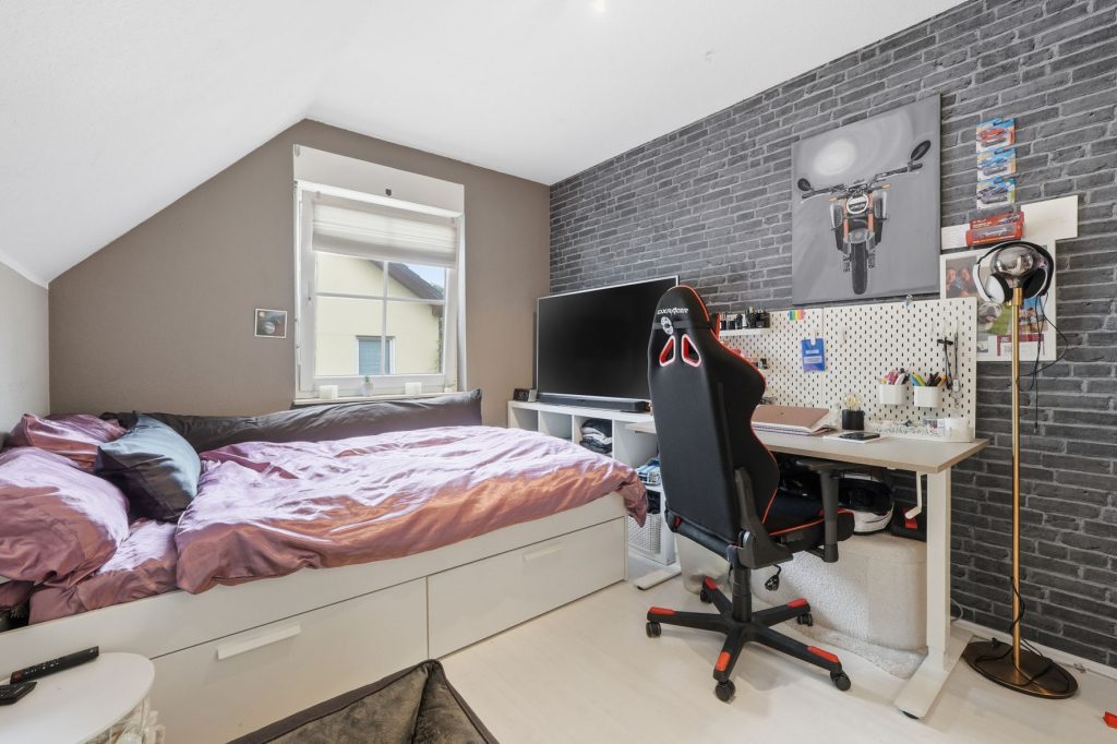 Gütelhöfer Immobilien - Immobilienangebot - Frechen - Alle - Freistehendes Einfamilienhaus mit Einbauküche, Carport und idealem Grundriss für die junge Familie