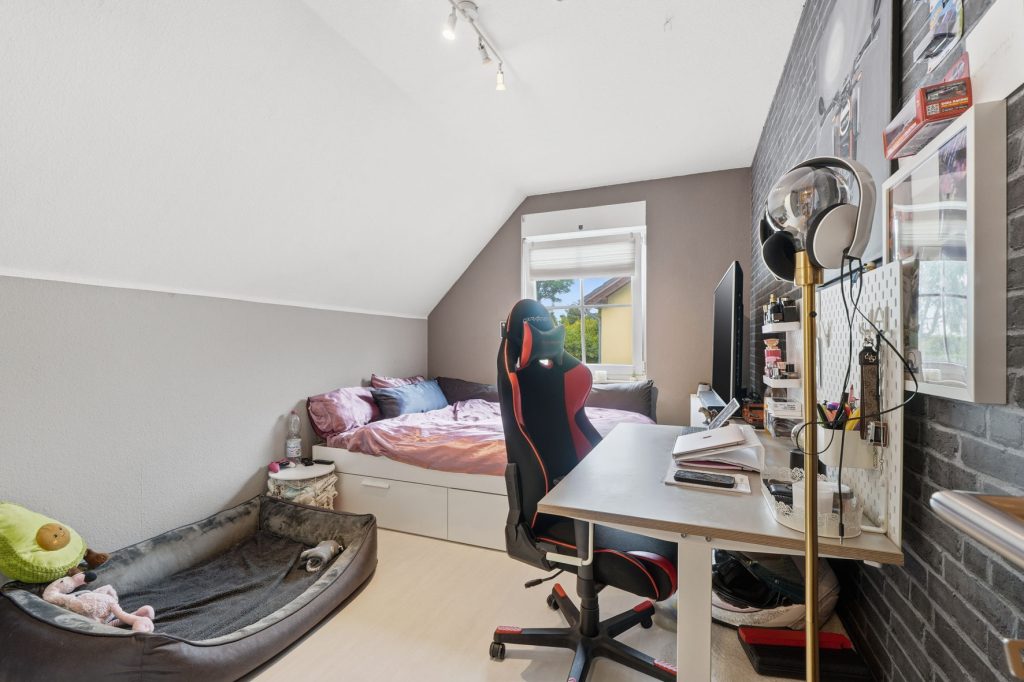 Gütelhöfer Immobilien - Immobilienangebot - Frechen - Alle - Freistehendes Einfamilienhaus mit Einbauküche, Carport und idealem Grundriss für die junge Familie