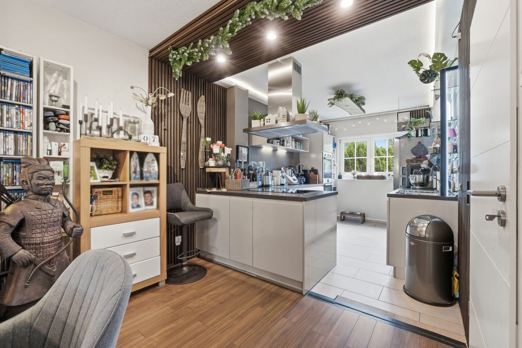 Gütelhöfer Immobilien - Immobilienangebot - Frechen - Alle - Freistehendes Einfamilienhaus mit Einbauküche, Carport und idealem Grundriss für die junge Familie