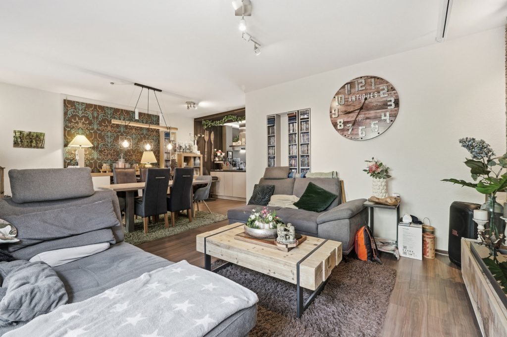 Gütelhöfer Immobilien - Immobilienangebot - Frechen - Alle - Freistehendes Einfamilienhaus mit Einbauküche, Carport und idealem Grundriss für die junge Familie