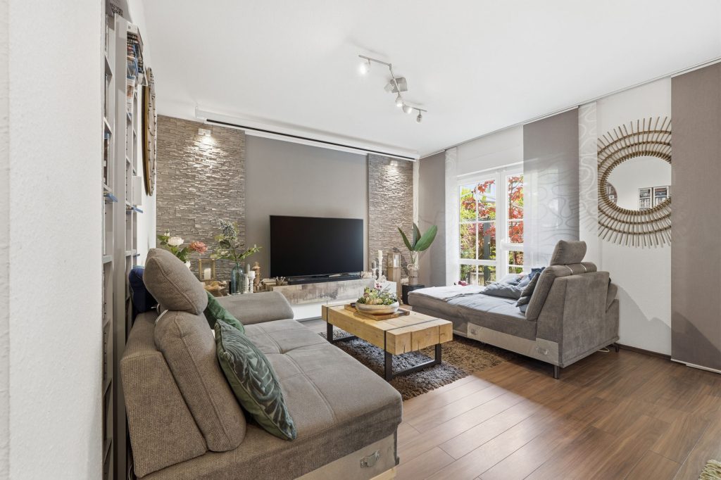 Gütelhöfer Immobilien - Immobilienangebot - Frechen - Alle - Freistehendes Einfamilienhaus mit Einbauküche, Carport und idealem Grundriss für die junge Familie