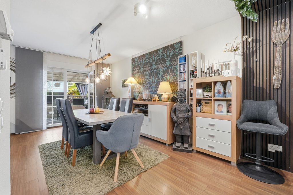 Gütelhöfer Immobilien - Immobilienangebot - Frechen - Alle - Freistehendes Einfamilienhaus mit Einbauküche, Carport und idealem Grundriss für die junge Familie