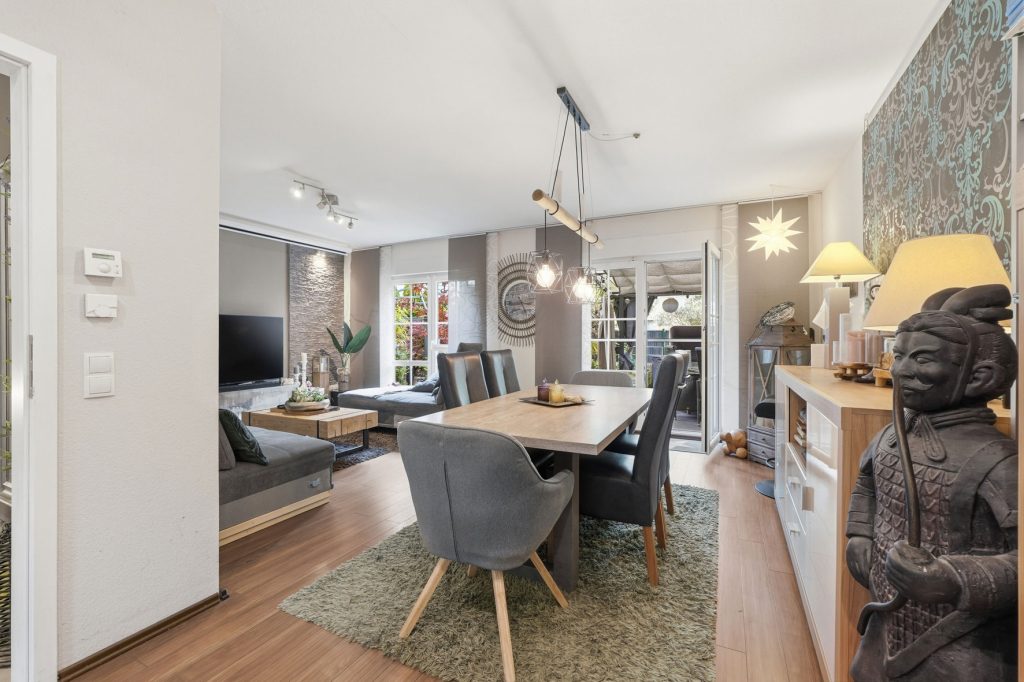 Gütelhöfer Immobilien - Immobilienangebot - Frechen - Alle - Freistehendes Einfamilienhaus mit Einbauküche, Carport und idealem Grundriss für die junge Familie