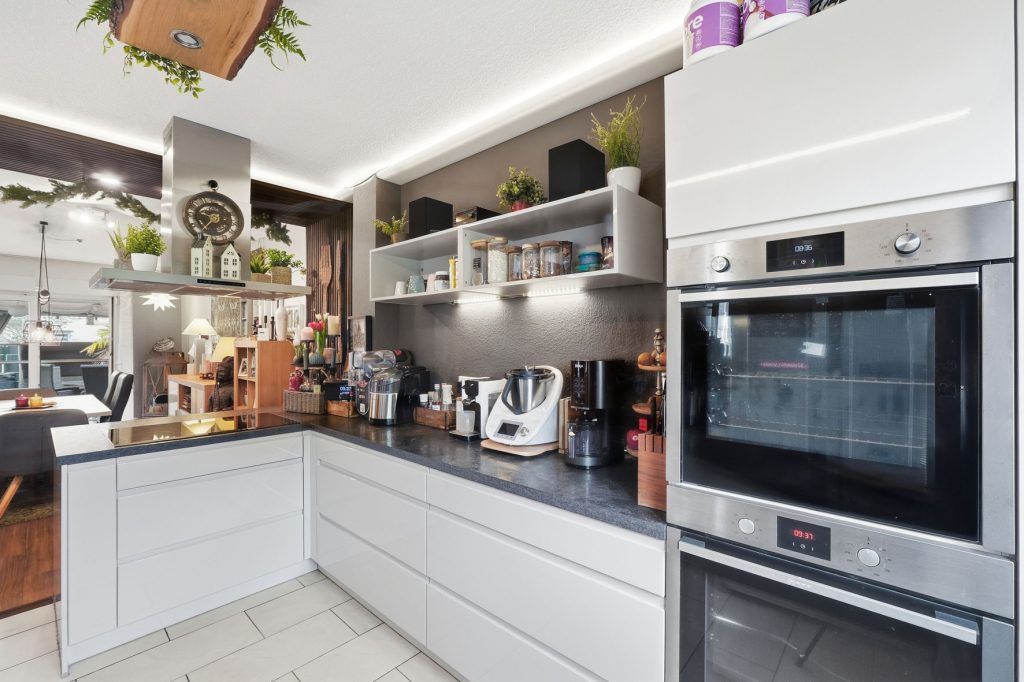 Gütelhöfer Immobilien - Immobilienangebot - Frechen - Alle - Freistehendes Einfamilienhaus mit Einbauküche, Carport und idealem Grundriss für die junge Familie