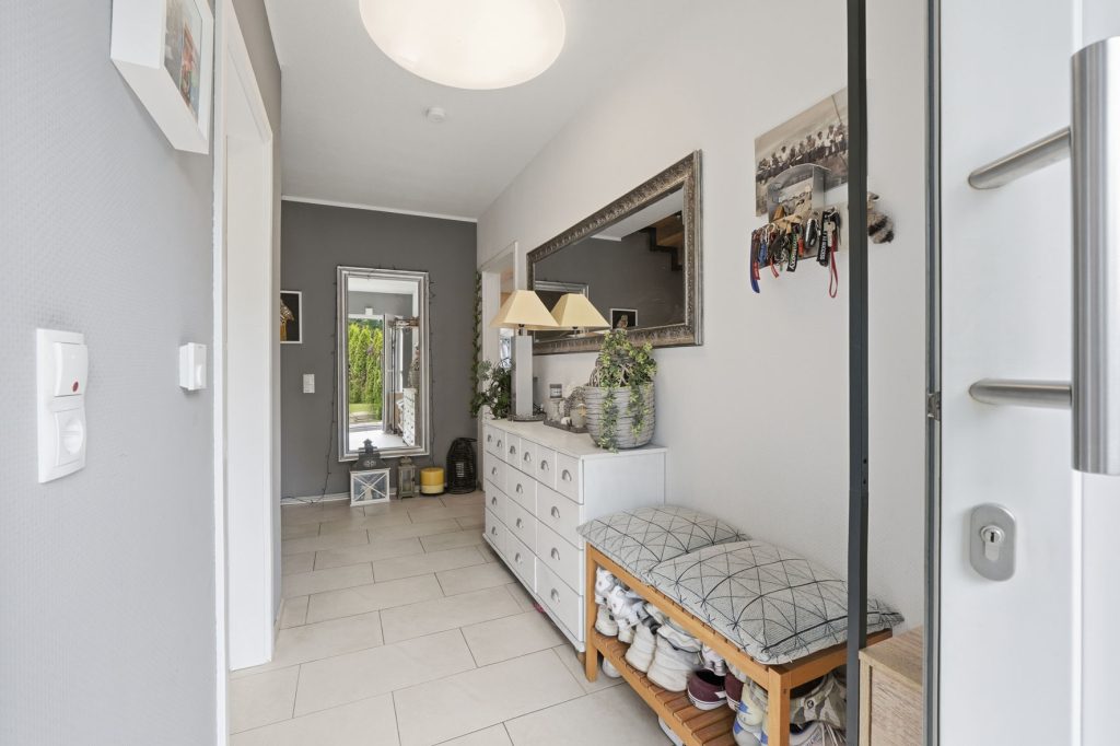 Gütelhöfer Immobilien - Immobilienangebot - Frechen - Alle - Freistehendes Einfamilienhaus mit Einbauküche, Carport und idealem Grundriss für die junge Familie