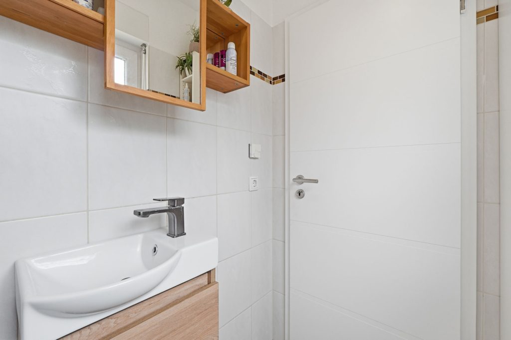 Gütelhöfer Immobilien - Immobilienangebot - Frechen - Alle - Freistehendes Einfamilienhaus mit Einbauküche, Carport und idealem Grundriss für die junge Familie