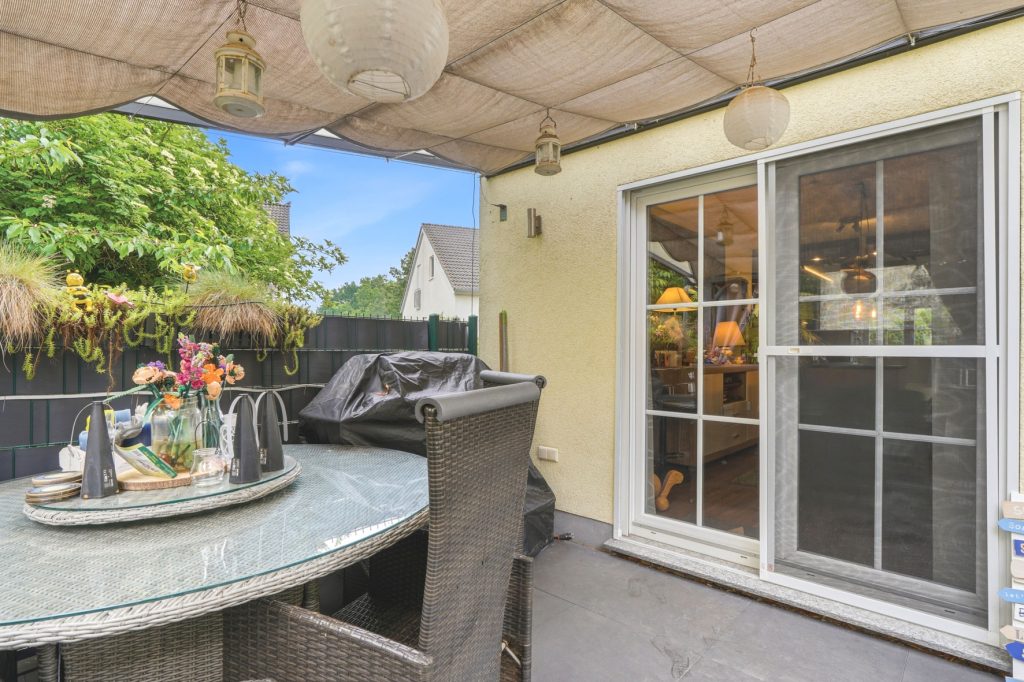 Gütelhöfer Immobilien - Immobilienangebot - Frechen - Alle - Freistehendes Einfamilienhaus mit Einbauküche, Carport und idealem Grundriss für die junge Familie