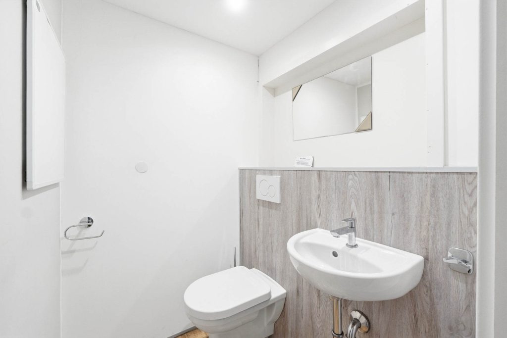 Gütelhöfer Immobilien - Immobilienangebot - Rheinbach - Alle - Schmuckkästchen in zentraler Lage! Einzigartiges Wohnhaus mit Innenhof, Dachterrasse u. fünf Garagen