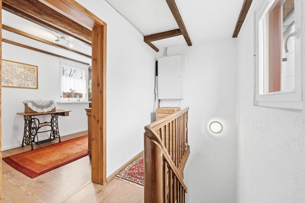 Gütelhöfer Immobilien - Immobilienangebot - Rheinbach - Alle - Schmuckkästchen in zentraler Lage! Einzigartiges Wohnhaus mit Innenhof, Dachterrasse u. fünf Garagen