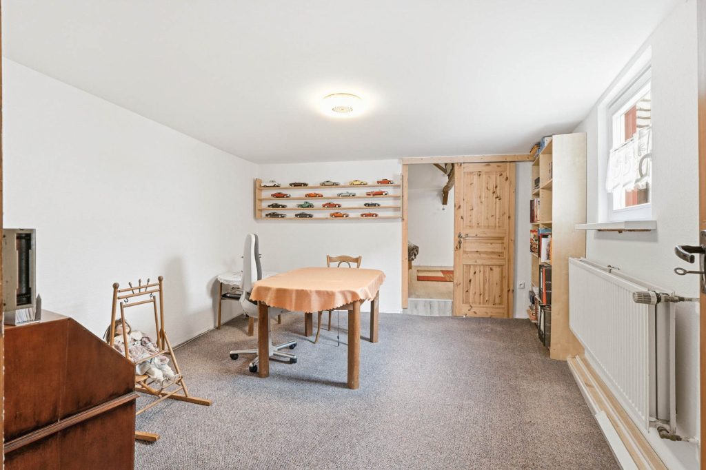 Gütelhöfer Immobilien - Immobilienangebot - Rheinbach - Alle - Schmuckkästchen in zentraler Lage! Einzigartiges Wohnhaus mit Innenhof, Dachterrasse u. fünf Garagen