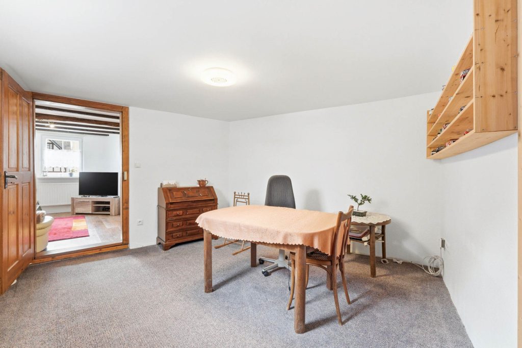 Gütelhöfer Immobilien - Immobilienangebot - Rheinbach - Alle - Schmuckkästchen in zentraler Lage! Einzigartiges Wohnhaus mit Innenhof, Dachterrasse u. fünf Garagen