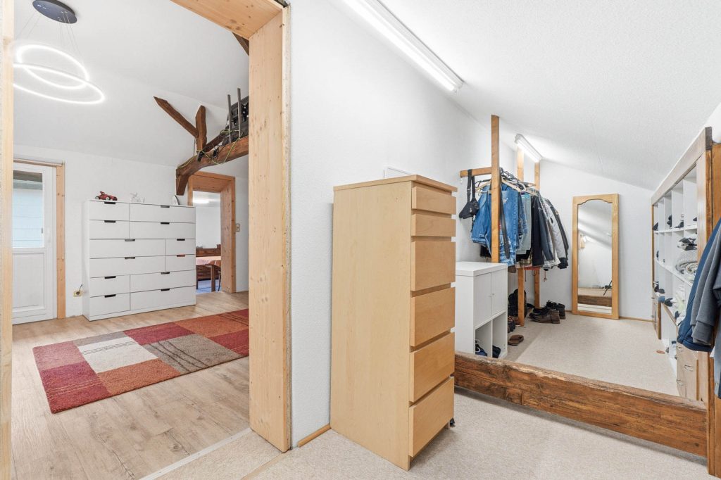 Gütelhöfer Immobilien - Immobilienangebot - Rheinbach - Alle - Schmuckkästchen in zentraler Lage! Einzigartiges Wohnhaus mit Innenhof, Dachterrasse u. fünf Garagen