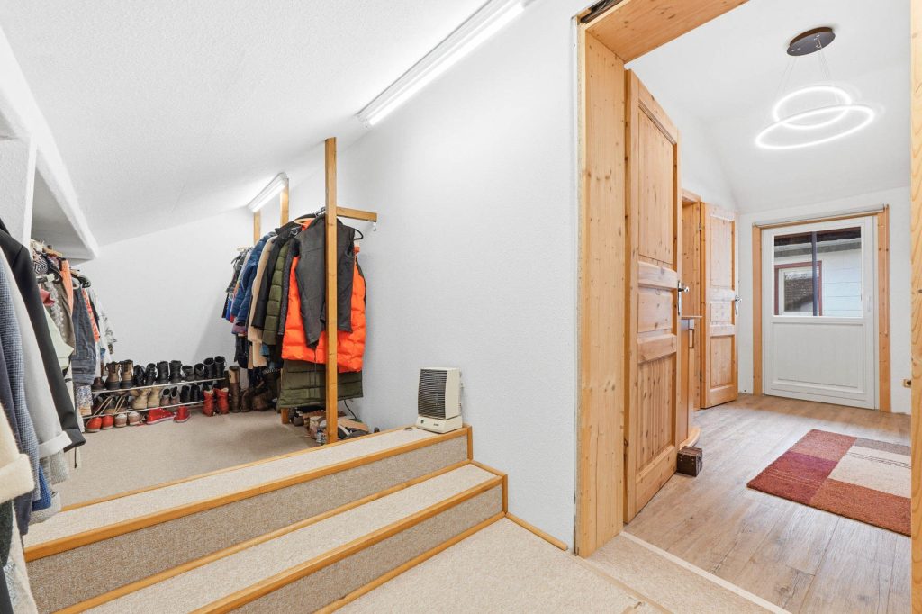 Gütelhöfer Immobilien - Immobilienangebot - Rheinbach - Alle - Schmuckkästchen in zentraler Lage! Einzigartiges Wohnhaus mit Innenhof, Dachterrasse u. fünf Garagen