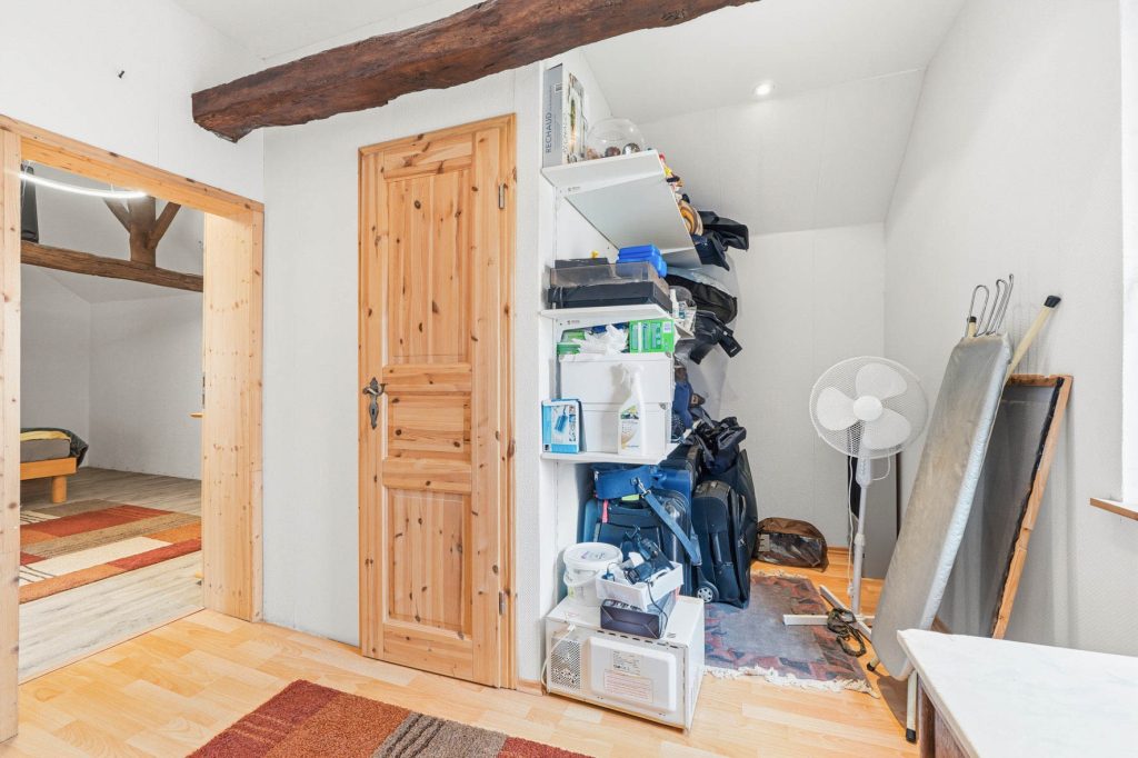 Gütelhöfer Immobilien - Immobilienangebot - Rheinbach - Alle - Schmuckkästchen in zentraler Lage! Einzigartiges Wohnhaus mit Innenhof, Dachterrasse u. fünf Garagen