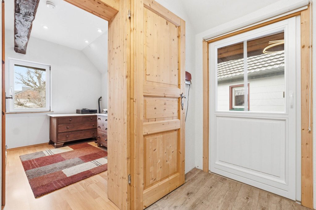 Gütelhöfer Immobilien - Immobilienangebot - Rheinbach - Alle - Schmuckkästchen in zentraler Lage! Einzigartiges Wohnhaus mit Innenhof, Dachterrasse u. fünf Garagen