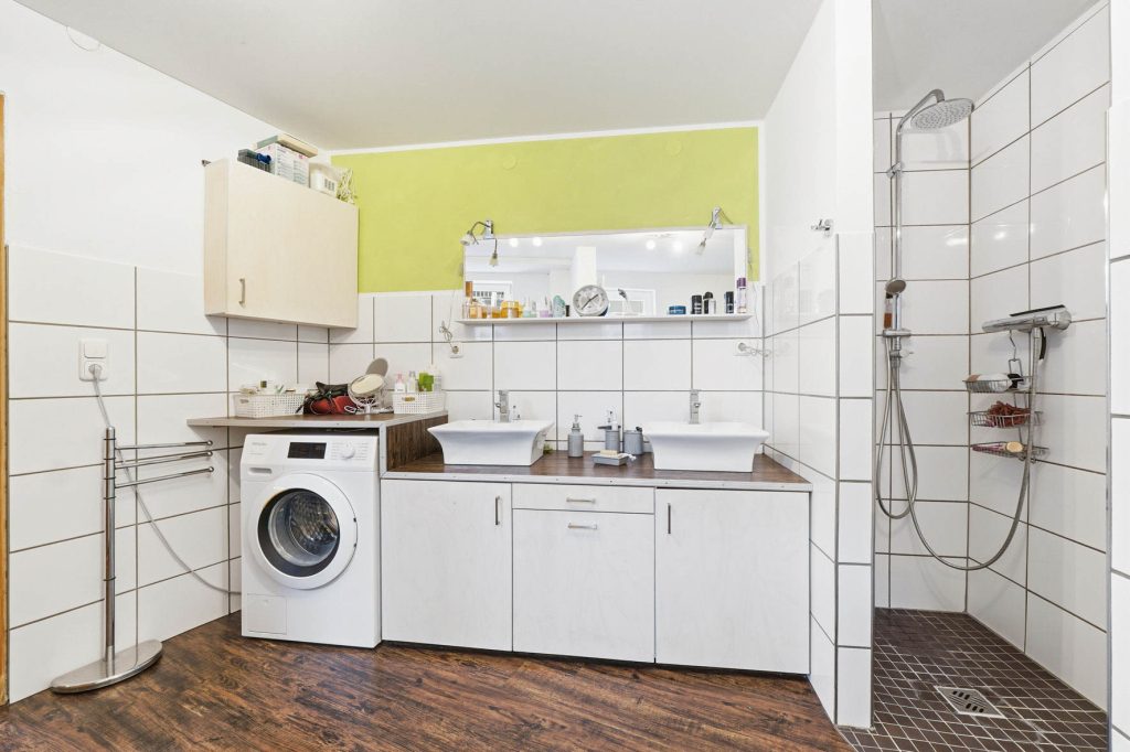 Gütelhöfer Immobilien - Immobilienangebot - Rheinbach - Alle - Schmuckkästchen in zentraler Lage! Einzigartiges Wohnhaus mit Innenhof, Dachterrasse u. fünf Garagen