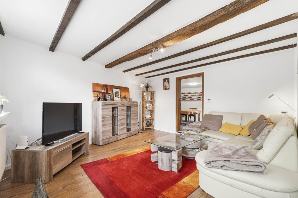 Gütelhöfer Immobilien - Immobilienangebot - Rheinbach - Alle - Schmuckkästchen in zentraler Lage! Einzigartiges Wohnhaus mit Innenhof, Dachterrasse u. fünf Garagen