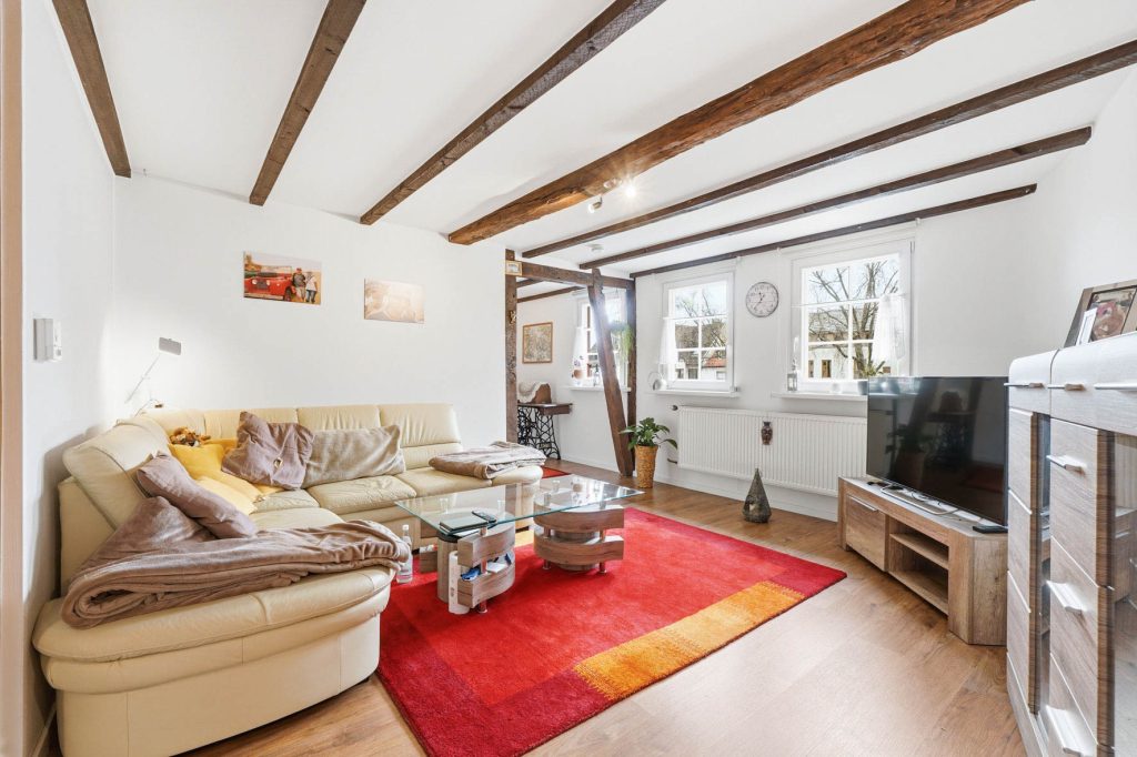Gütelhöfer Immobilien - Immobilienangebot - Rheinbach - Alle - Schmuckkästchen in zentraler Lage! Einzigartiges Wohnhaus mit Innenhof, Dachterrasse u. fünf Garagen