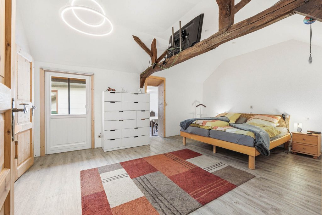 Gütelhöfer Immobilien - Immobilienangebot - Rheinbach - Alle - Schmuckkästchen in zentraler Lage! Einzigartiges Wohnhaus mit Innenhof, Dachterrasse u. fünf Garagen