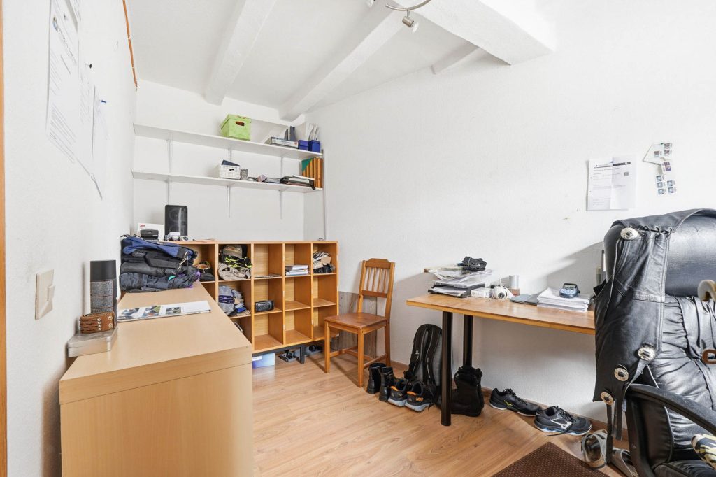 Gütelhöfer Immobilien - Immobilienangebot - Rheinbach - Alle - Schmuckkästchen in zentraler Lage! Einzigartiges Wohnhaus mit Innenhof, Dachterrasse u. fünf Garagen
