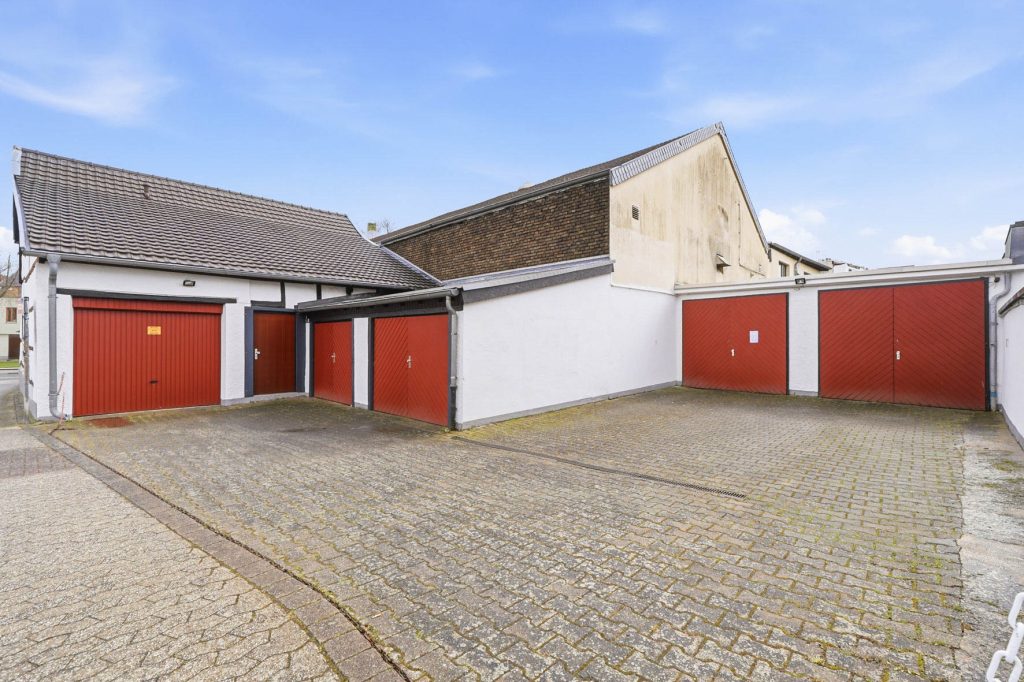 Gütelhöfer Immobilien - Immobilienangebot - Rheinbach - Alle - Schmuckkästchen in zentraler Lage! Einzigartiges Wohnhaus mit Innenhof, Dachterrasse u. fünf Garagen