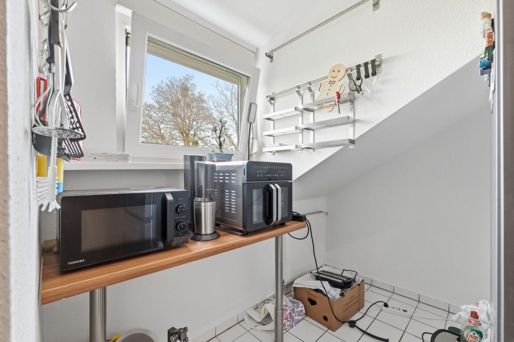 Gütelhöfer Immobilien - Immobilienangebot - Bonn / Endenich - Alle - Bezugsfrei! Charmante Dachgeschosswohnung in  Endenich zur Kapitalanlage oder eigenen Nutzung