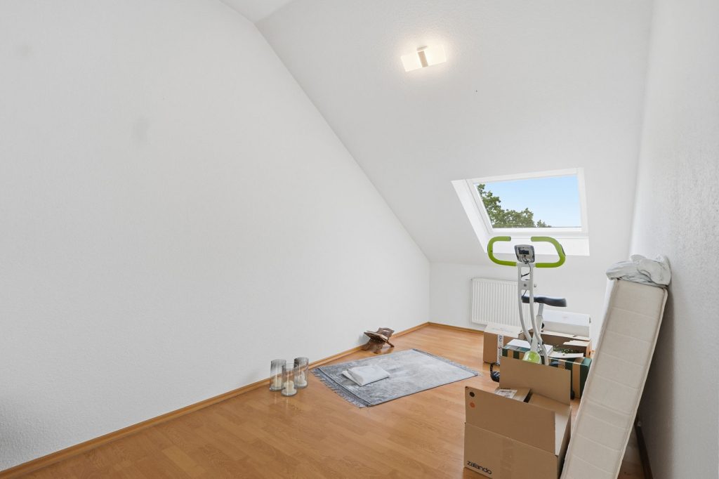 Gütelhöfer Immobilien - Immobilienangebot - Bonn / Endenich - Alle - Bezugsfrei! Charmante Dachgeschosswohnung in  Endenich zur Kapitalanlage oder eigenen Nutzung