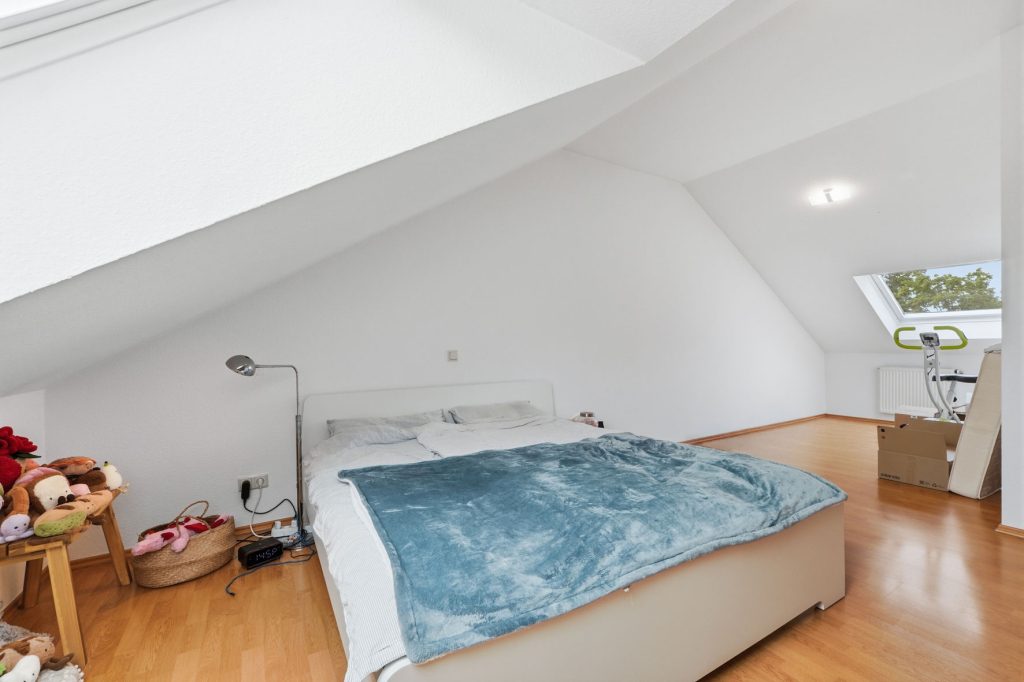 Gütelhöfer Immobilien - Immobilienangebot - Bonn / Endenich - Alle - Bezugsfrei! Charmante Dachgeschosswohnung in  Endenich zur Kapitalanlage oder eigenen Nutzung