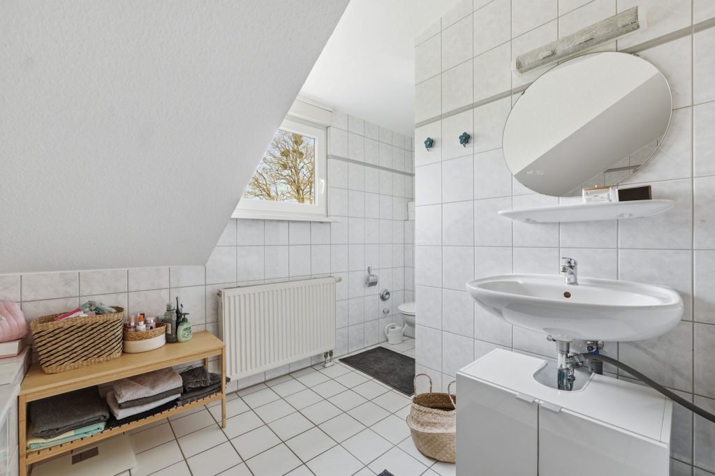 Gütelhöfer Immobilien - Immobilienangebot - Bonn / Endenich - Alle - Bezugsfrei! Charmante Dachgeschosswohnung in  Endenich zur Kapitalanlage oder eigenen Nutzung