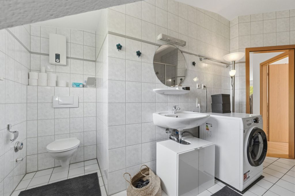 Gütelhöfer Immobilien - Immobilienangebot - Bonn / Endenich - Alle - Bezugsfrei! Charmante Dachgeschosswohnung in  Endenich zur Kapitalanlage oder eigenen Nutzung