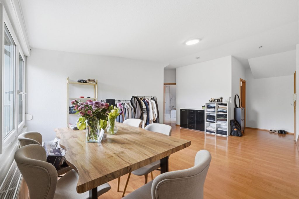 Gütelhöfer Immobilien - Immobilienangebot - Bonn / Endenich - Alle - Bezugsfrei! Charmante Dachgeschosswohnung in  Endenich zur Kapitalanlage oder eigenen Nutzung