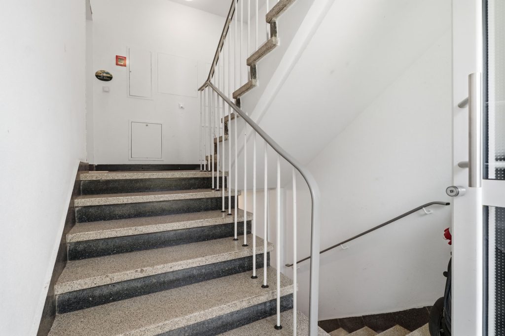 Gütelhöfer Immobilien - Immobilienangebot - Bonn / Endenich - Alle - Bezugsfrei! Charmante Dachgeschosswohnung in  Endenich zur Kapitalanlage oder eigenen Nutzung