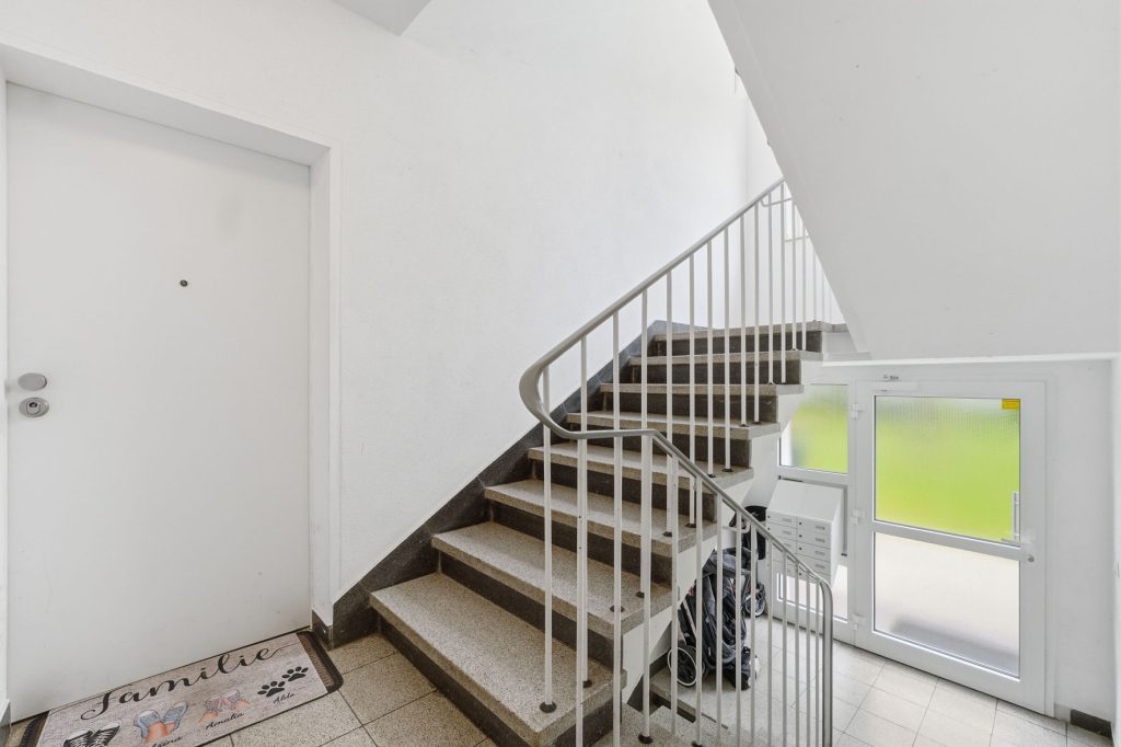 Gütelhöfer Immobilien - Immobilienangebot - Bonn / Endenich - Alle - Bezugsfrei! Charmante Dachgeschosswohnung in  Endenich zur Kapitalanlage oder eigenen Nutzung