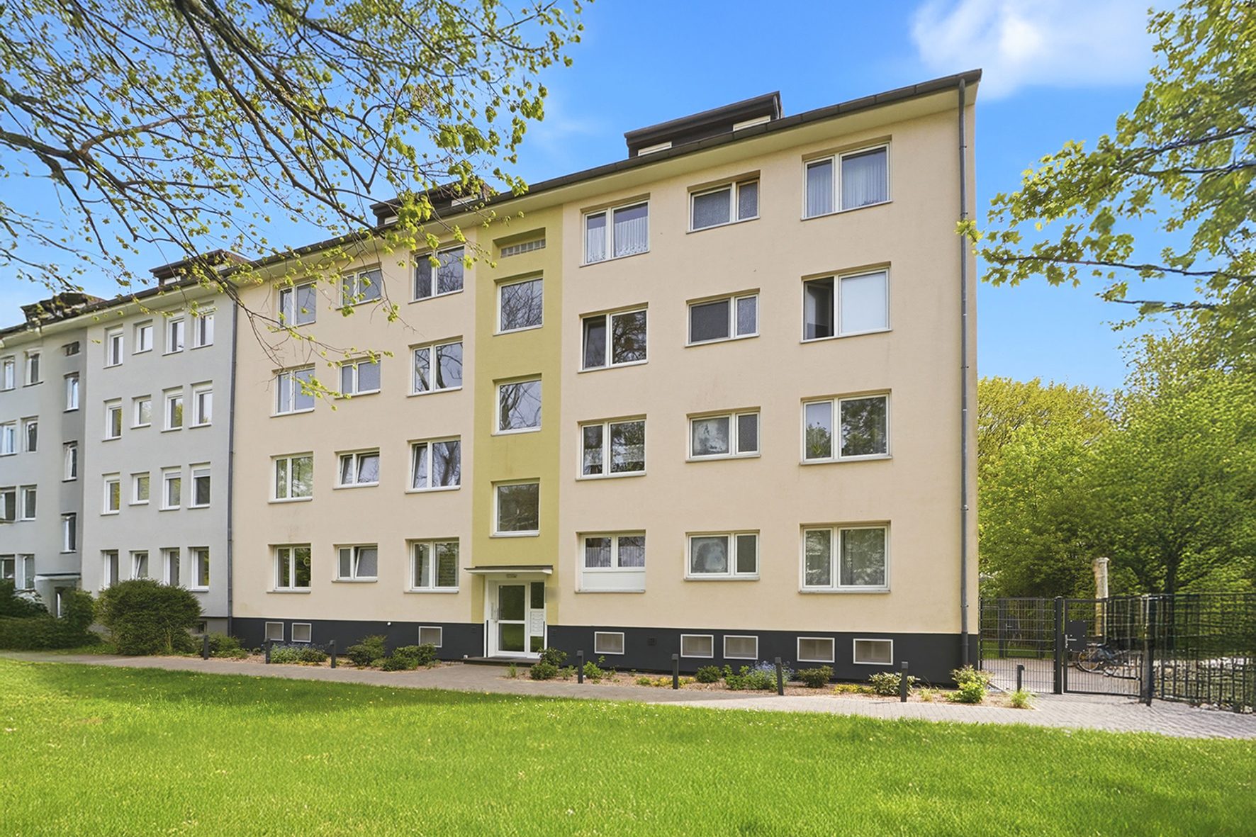 Gütelhöfer Immobilien - Immobilienangebot - Bonn / Endenich - Alle - Charmante Dachgeschosswohnung in Top-Lage von Endenich zur Kapitalanlage oder eigenen Nutzung