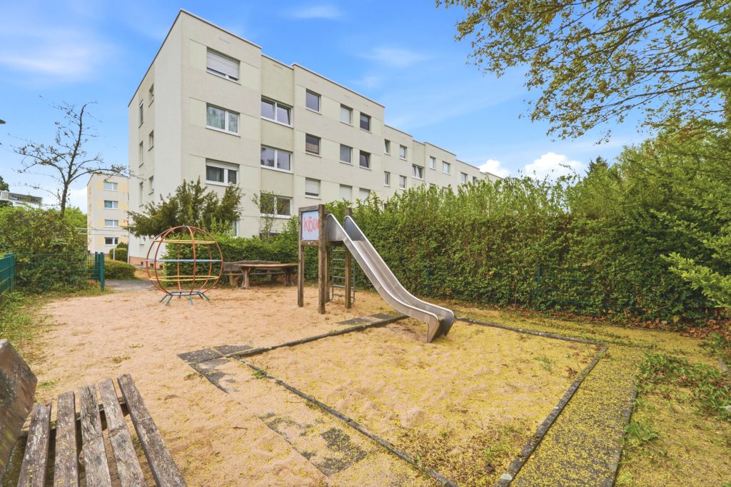 Gütelhöfer Immobilien - Immobilienangebot - Rheinbach - Alle - Zentral gelegene 4-Raumwohnung mit Balkon, hochwertigem Bad und optionalem Tiefgaragenstellplatz