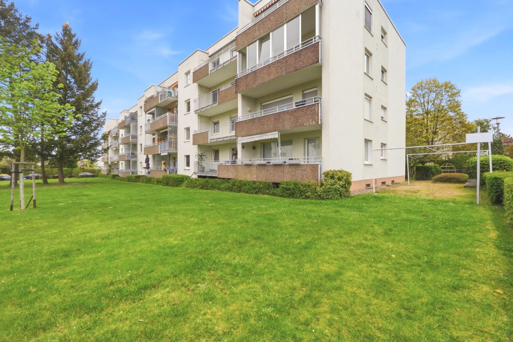 Gütelhöfer Immobilien - Immobilienangebot - Rheinbach - Alle - Zentral gelegene 4-Raumwohnung mit Balkon, hochwertigem Bad und optionalem Tiefgaragenstellplatz