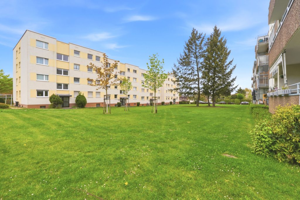 Gütelhöfer Immobilien - Immobilienangebot - Rheinbach - Alle - Zentral gelegene 4-Raumwohnung mit Balkon, hochwertigem Bad und optionalem Tiefgaragenstellplatz
