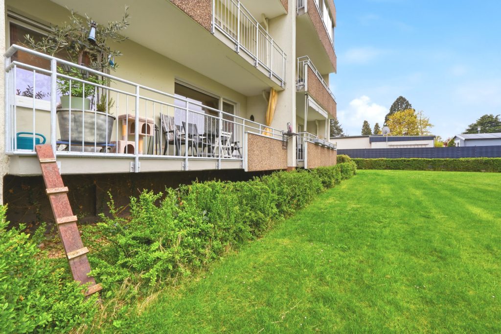 Gütelhöfer Immobilien - Immobilienangebot - Rheinbach - Alle - Zentral gelegene 4-Raumwohnung mit Balkon, hochwertigem Bad und optionalem Tiefgaragenstellplatz