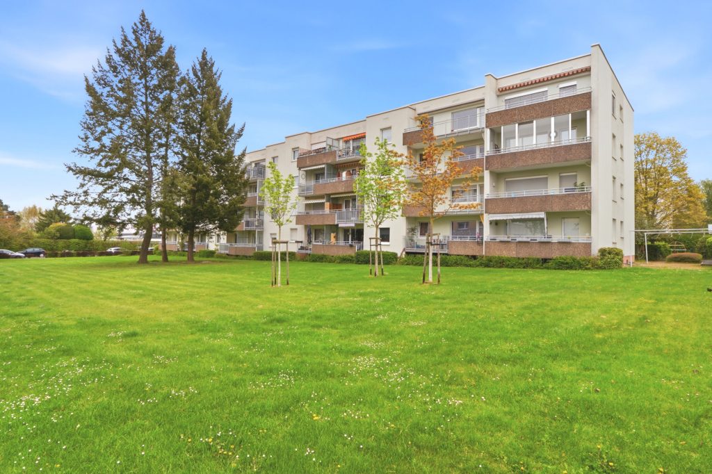 Gütelhöfer Immobilien - Immobilienangebot - Rheinbach - Alle - Zentral gelegene 4-Raumwohnung mit Balkon, hochwertigem Bad und optionalem Tiefgaragenstellplatz