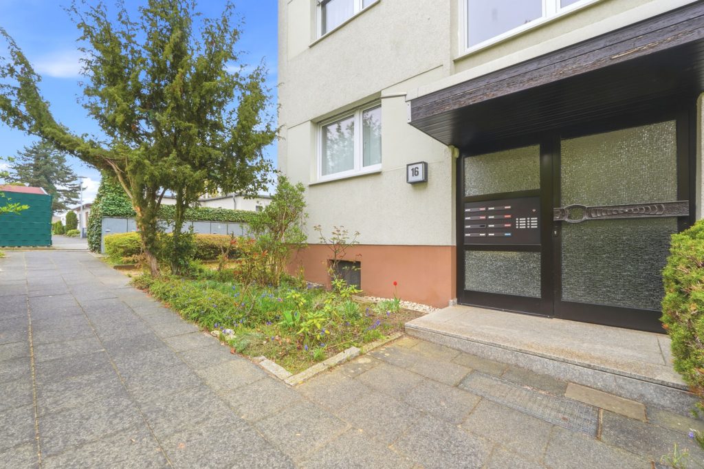 Gütelhöfer Immobilien - Immobilienangebot - Rheinbach - Alle - Zentral gelegene 4-Raumwohnung mit Balkon, hochwertigem Bad und optionalem Tiefgaragenstellplatz