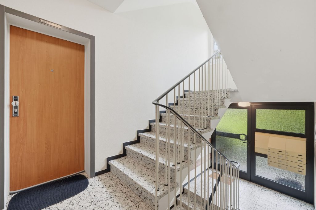 Gütelhöfer Immobilien - Immobilienangebot - Rheinbach - Alle - Zentral gelegene 4-Raumwohnung mit Balkon, hochwertigem Bad und optionalem Tiefgaragenstellplatz