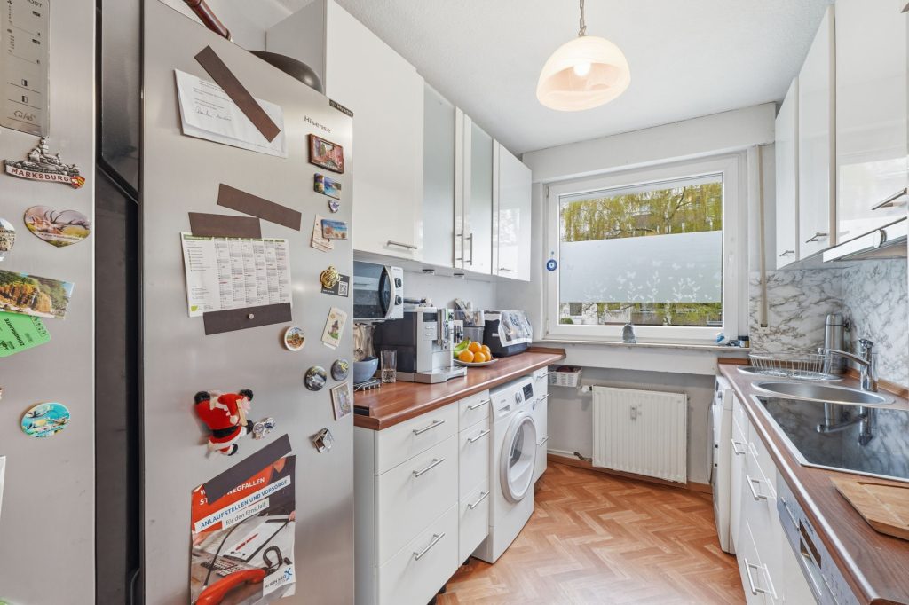 Gütelhöfer Immobilien - Immobilienangebot - Rheinbach - Alle - Zentral gelegene 4-Raumwohnung mit Balkon, hochwertigem Bad und optionalem Tiefgaragenstellplatz