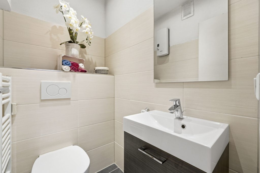 Gütelhöfer Immobilien - Immobilienangebot - Rheinbach - Alle - Zentral gelegene 4-Raumwohnung mit Balkon, hochwertigem Bad und optionalem Tiefgaragenstellplatz